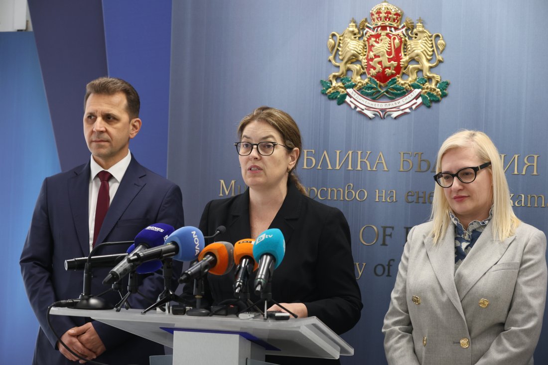 Уволниха ръководството на БЕХ: Новият министър започва одити в енергетиката - По света и у нас - БНТ Новини