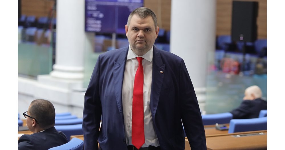 Пеевски сезира прокуратурата заради твърденията на ДБ за пътуванията му зад граница