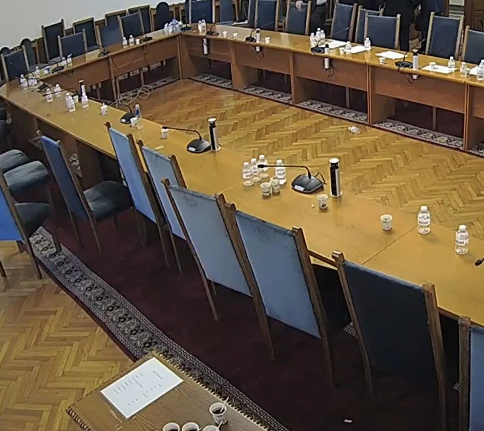 Комисията за Правилника за работа на Народното събрание ще презицира текстове с цел да не ощетява различно мислещи съпартийци